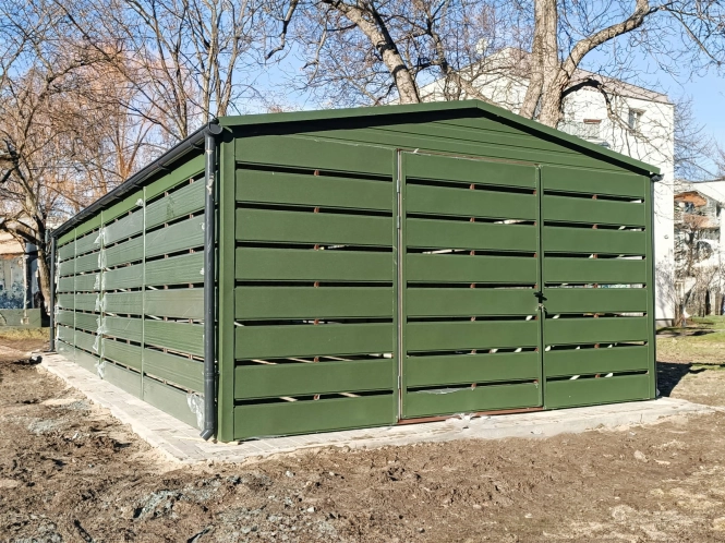 wiata-smietnikowa-dwuspadowa-4x5x10m-1matowa-zielen-.jpg