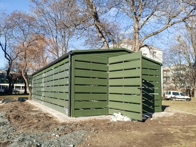 wiata-smietnikowa-dwuspadowa-4x5x10m-matowa-zielen-2.jpg