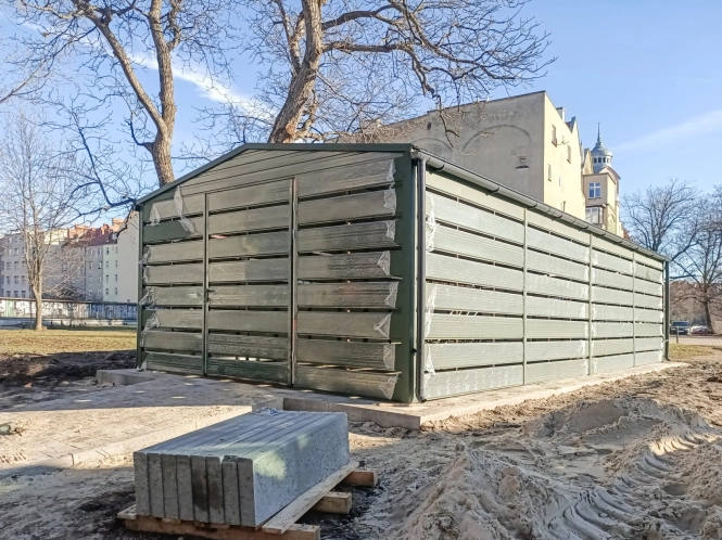 wiata-smietnikowa-dwuspadowa-4x5x10m-matowa-zielen-7.jpg
