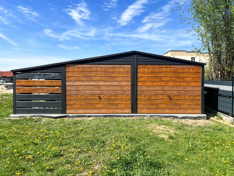 garaz-blaszany-z-wiata-panelowa-8x6m-matowa-czern-dab-rustykalny-1.jpg