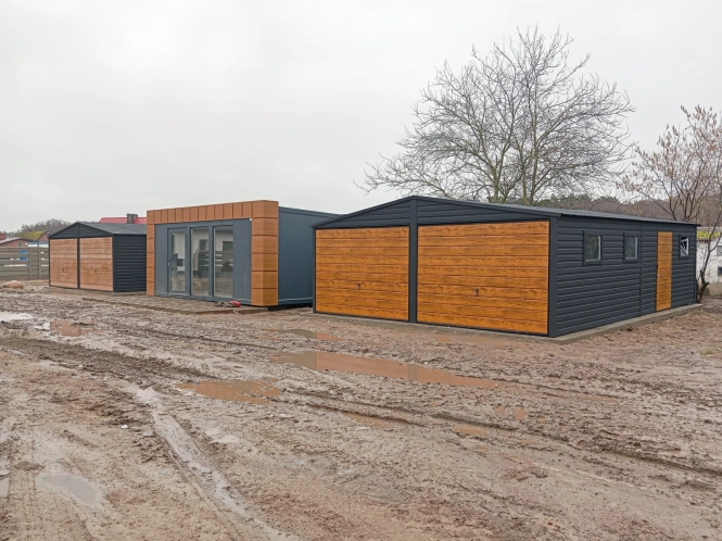 garaz-blaszany-6x8m-matowa-czern-dab-rustykalny-furtka-okna-2-low.jpg