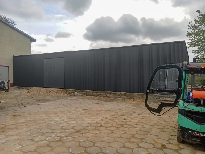 hala-blaszana-18x6m-matowa-czern-2.jpg