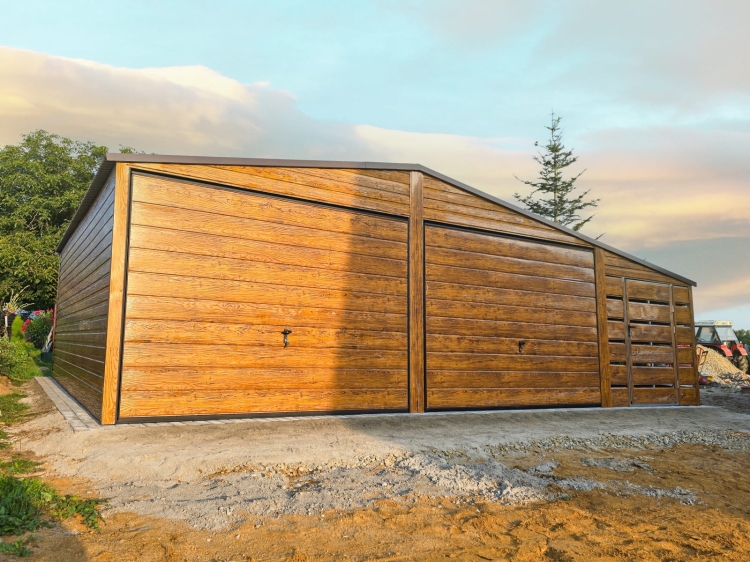 garaz-blaszany-z-wiata-8x6m-drewnopodobny-dwustanowiskowy-2.jpg