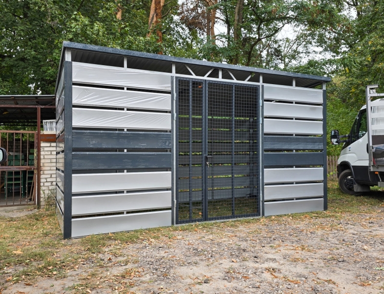 wiata-smietnikowa-4,6x2,22m-furtka-z-siatki-l.jpg