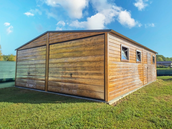 garaz-blaszany-drewnopodobny-6x8m-okna-furtka-1.jpg