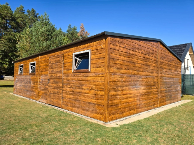 garaz-blaszany-drewnopodobny-6x8m-okna-furtka-3.jpg