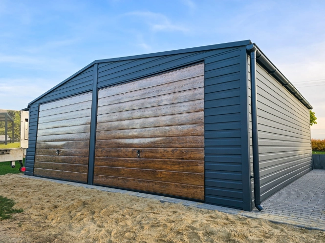 garaz-blaszany-dwuspadowy-7x7m-grafit-dab-furtka-okna-1.jpg
