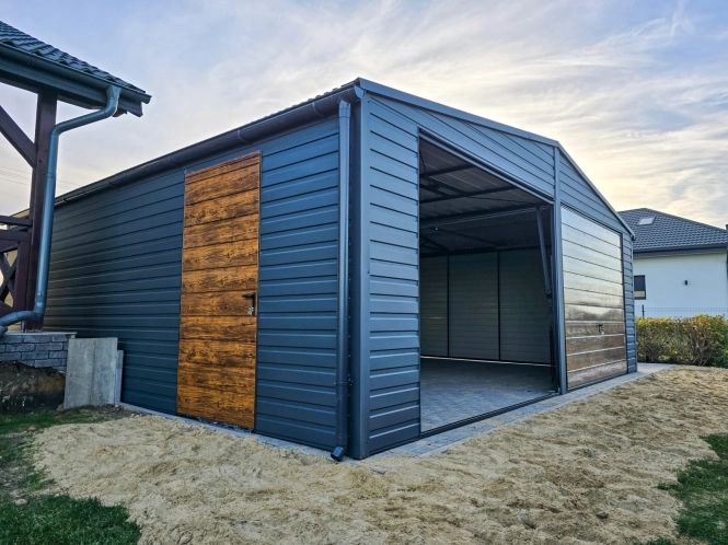 garaz-blaszany-dwuspadowy-7x7m-grafit-dab-furtka-okna-4.jpg