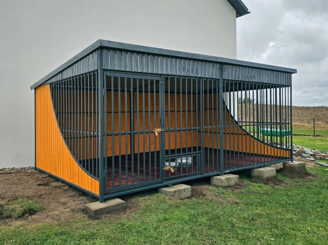 kojec-dla-duzego-psa-4x2,5m-grafit-zloty-dab-bez-budy-1.jpg