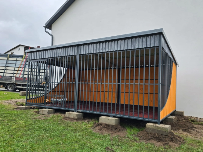 kojec-dla-duzego-psa-4x2,5m-grafit-zloty-dab-bez-budy-2.jpg