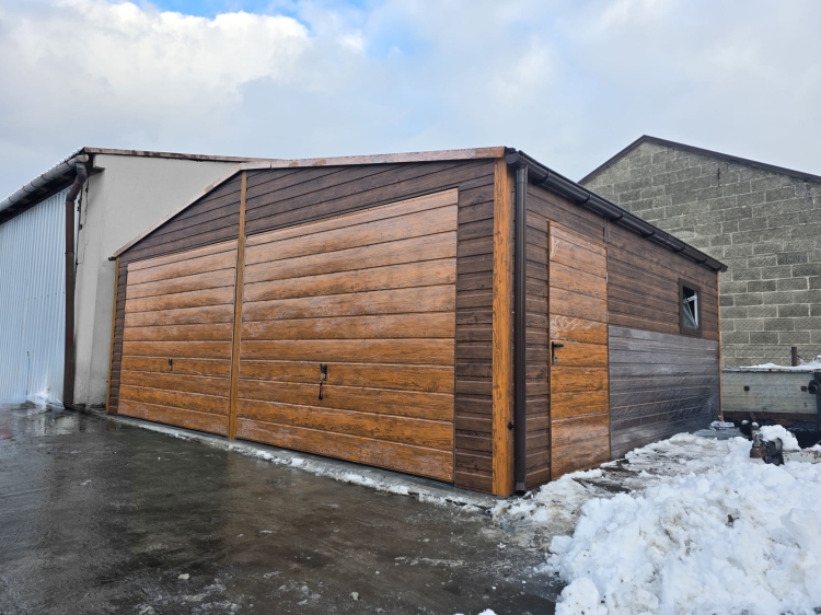 garaz-blaszany-drewnopodobny-6,4x5,5m-profil-furtka-automatyka-1.jpg