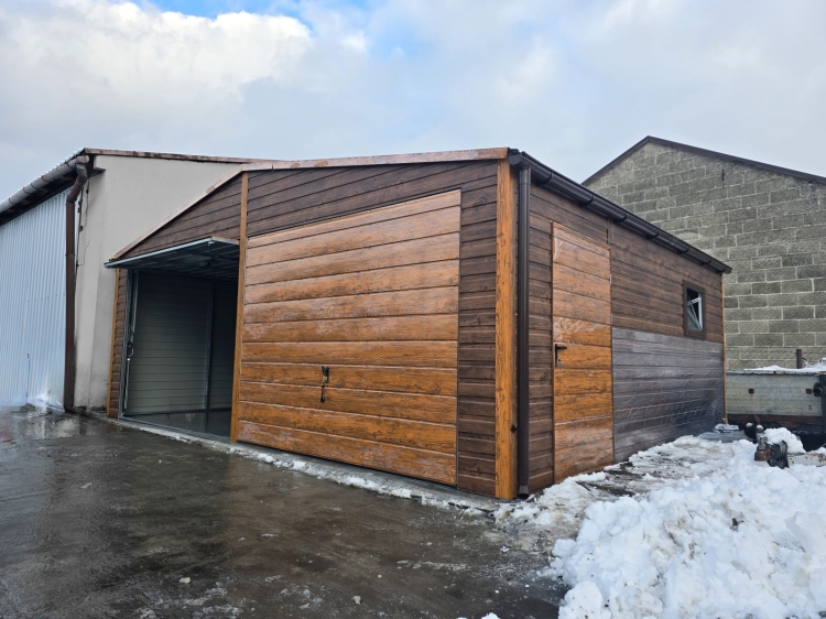 garaz-blaszany-drewnopodobny-6,4x5,5m-profil-furtka-automatyka-2.jpg
