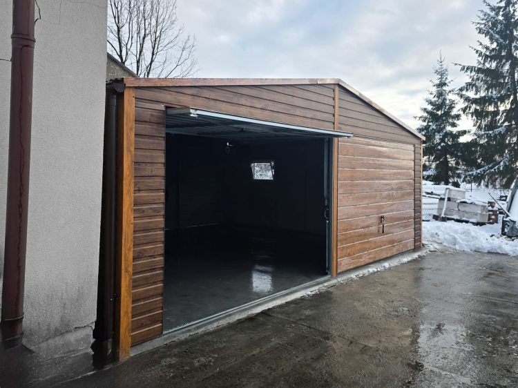 garaz-blaszany-drewnopodobny-6,4x5,5m-profil-furtka-automatyka-4.jpg