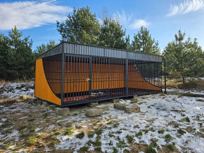 kojec-dla-psa-5x2,5m-z-podloga-uchytem-na-miski-2.jpg