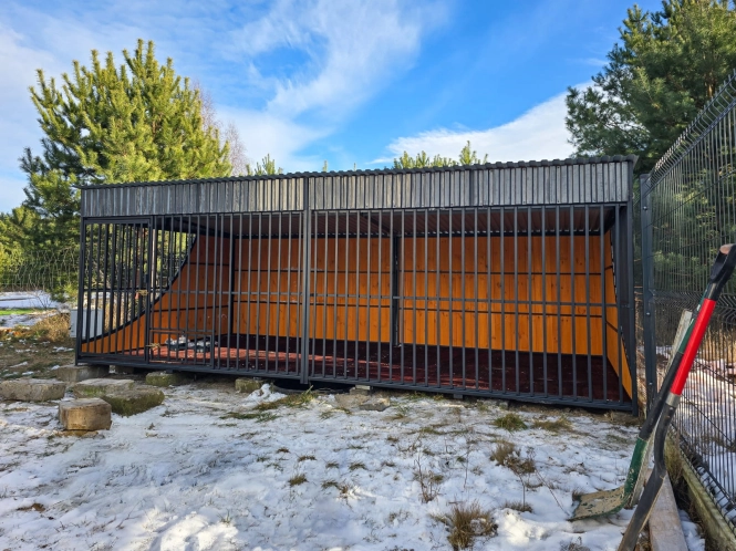 kojec-dla-psa-5x2,5m-z-podloga-uchytem-na-miski-3.jpg
