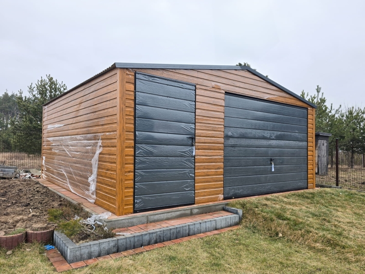 garaz-blaszany-5x5-dwuspadowy-matowy-grafit-dab-rustykalny-2-l.jpg