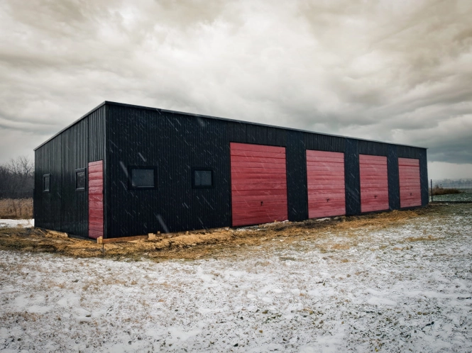 hala-blaszana-20x7-czern-ral3011-l.jpg