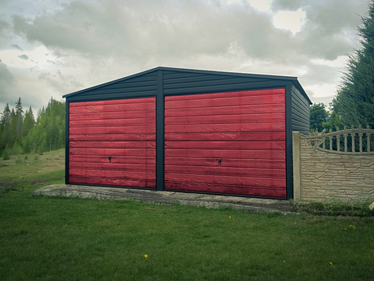 garaz-blaszany-6x6m-matowa-czern-czerwony-l.jpg