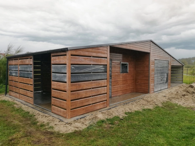 garaz-blaszany-z-pomieszczeniem-gospodarczym-wiata-14x5,8m-Polux-2.jpg