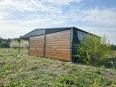 garaz-blaszany-z-wiata-9x6m-matowa-czern-dab-rustykalny-furtka-1-wiosna.jpg
