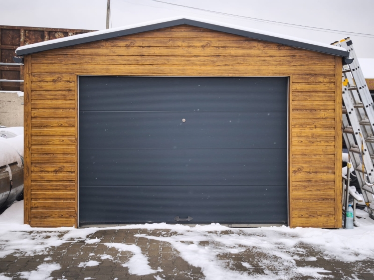 garaz-blaszany-4x6-dwuspadowy-dab-rustykalny-brama-segmentowa-matowy-grafit-x3.jpg