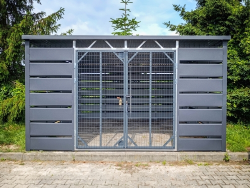 wiata-smietnikowa-4x3,5m-matowy-grafit-furtka-z-siatki-2.jpg
