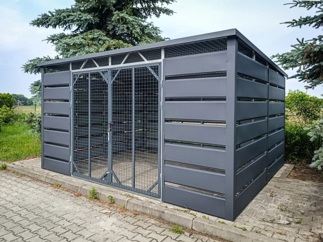 wiata-smietnikowa-4x3,5m-matowy-grafit-furtka-z-siatki-3.jpg