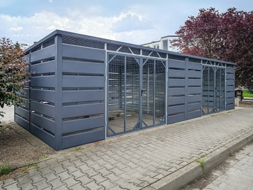wiata-smietnikowa-8x3,5m-matowy-grafit-furtka-z-siatki-1.jpg
