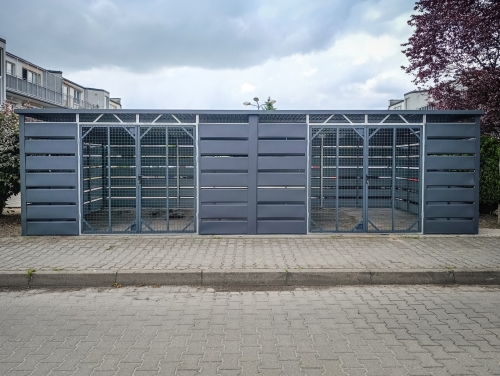 wiata-smietnikowa-8x3,5m-matowy-grafit-furtka-z-siatki-2.jpg