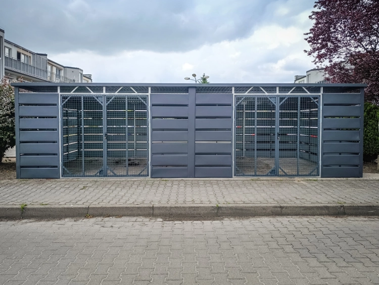 wiata-smietnikowa-8x3,5m-matowy-grafit-furtka-z-siatki-2.jpg
