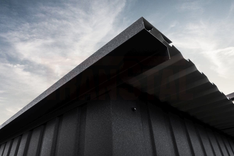 matowa-czern-laczenie-dachu.jpg