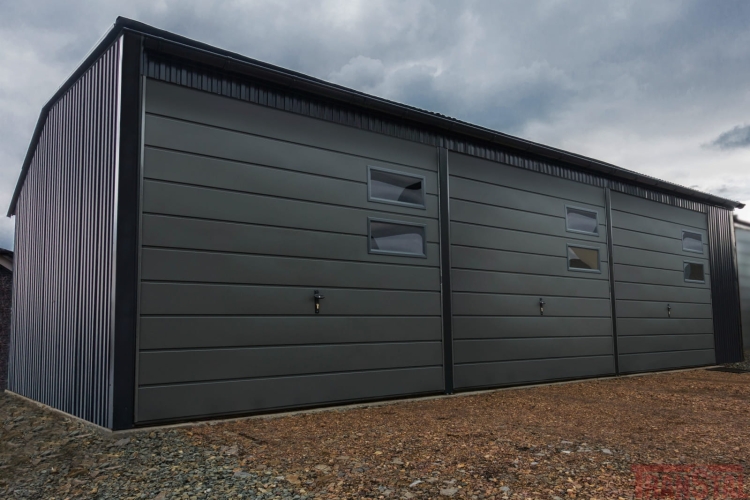 garaz-blaszany-hala-10x6-grafit-bramy-uchylne-antracyt-dwuspadowy-4.jpg