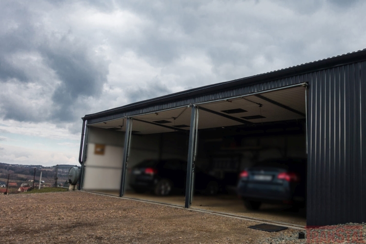 garaz-blaszany-hala-10x6-grafit-bramy-uchylne-antracyt-dwuspadowy-5.jpg