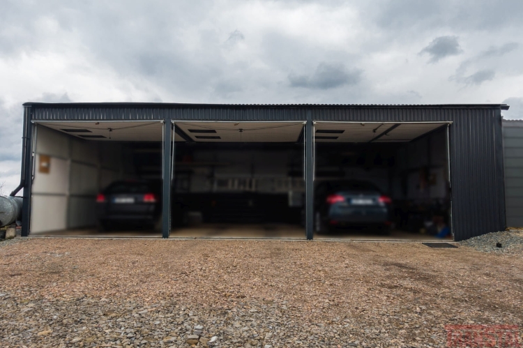 garaz-blaszany-hala-10x6-grafit-bramy-uchylne-antracyt-dwuspadowy-6.jpg