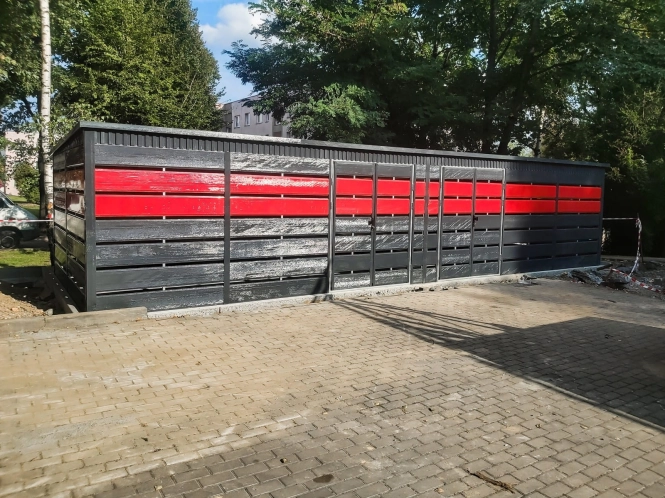 wiata-smietnikowa-15,5x5m-grafit-czerwien-maskownica-2.jpg