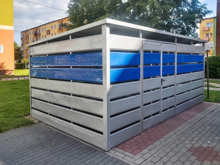 wiata-smietnikowa-schowek-4,5x2,55m-srebrny-niebieski-low.jpg