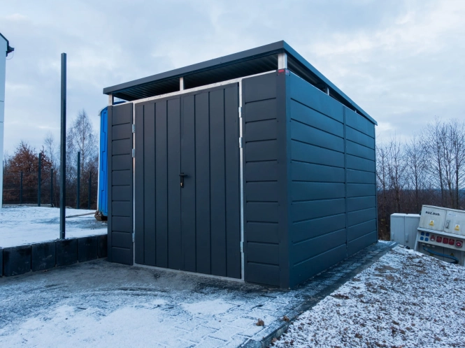 Wiata śmietnikowa - schowek 2,5x3,5m w kolorze Matowy Grafit z furtką dwuskrzydłową - zdjęcie 1