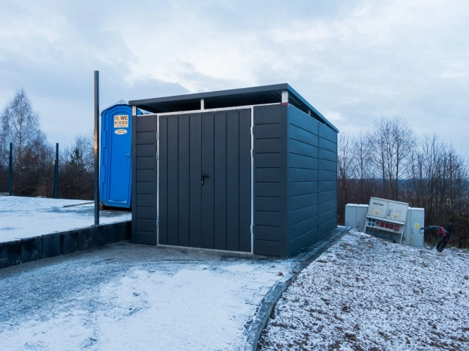 Wiata śmietnikowa - schowek 2,5x3,5m w kolorze Matowy Grafit z furtką dwuskrzydłową - zdjęcie 4