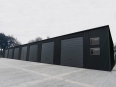 Garaż blaszany Hala 32x7m w kolorach Matowa Czerń i Grafit wyposażona w automatykę