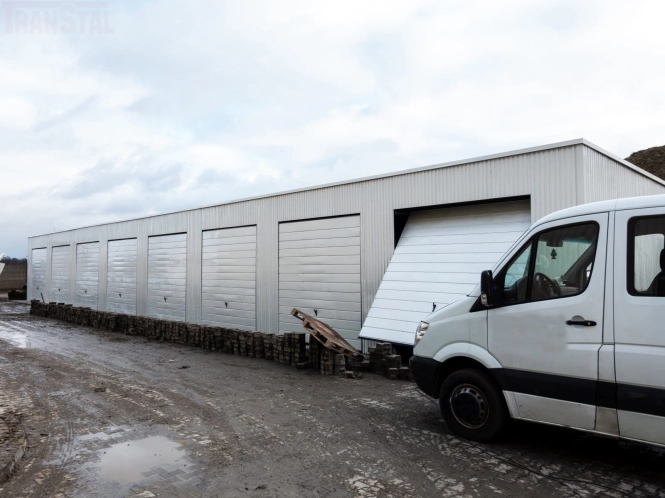 Garaż blaszany Hala 30x7m w kolorze RAL9002 - zdjęcie 2