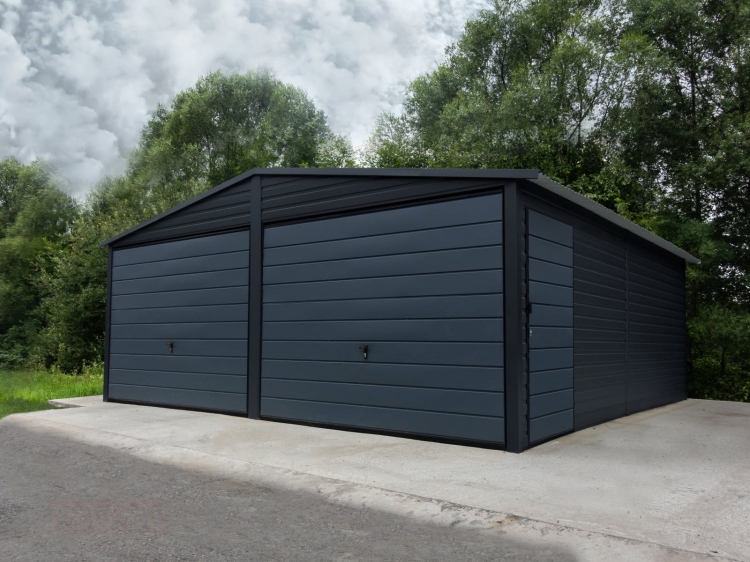 Garaż blaszany o wymiarach 6x6m w kolorach Matowa Czerń i Matowy Grafit