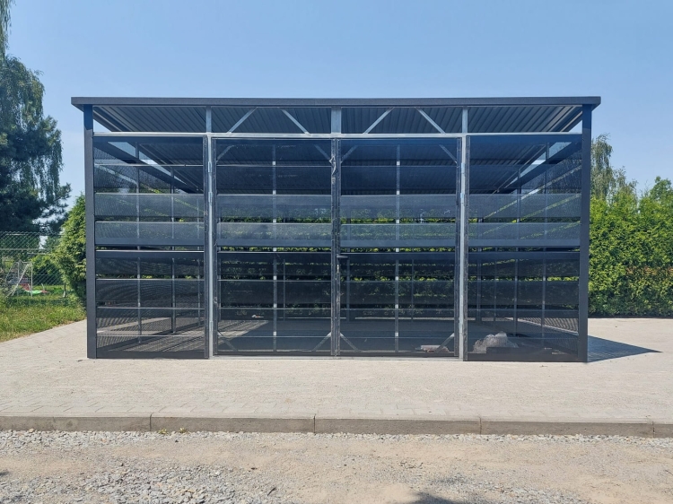 wiata-smietnikowa-5x5m-blacha-perforowana-grafit-czern-4.jpg