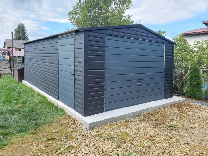 garaz-blaszany-4x5m-dwuspadowy-profil-matowy-grafit-matowa-czern-2-low.jpg